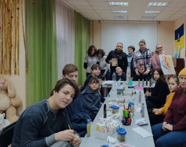 Херсонські діти перетворюють відпрацьовані гільзи на предмети мистецтва